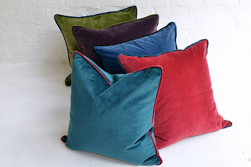 026 Luxurious velvet cushions